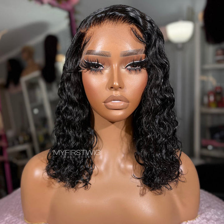 13x6 Kurze, tief gewellte, lockige Kurzhaar-Perücke mit Spitzenfront - NCC001